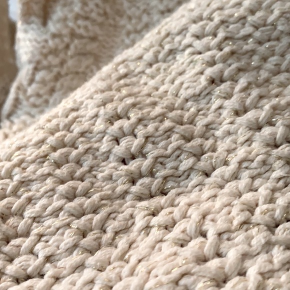 Boho knit vest with toggle button. - Picture 3 of 4